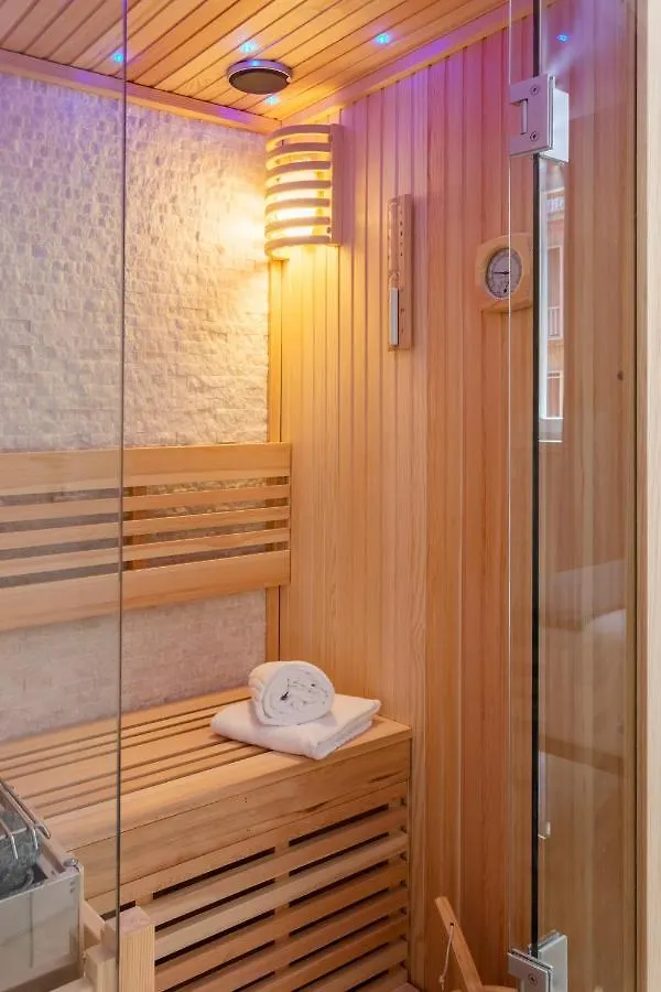 Romac Trinity - 3Bdr Apartment With Sauna & Jacuzzi In Campo De Fiori